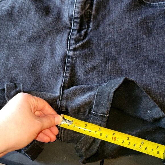 Time and Tru Black Midrise Jean Shorts 20 - Picture 6 of 7